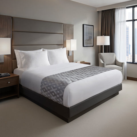 Filled Blankets vs. Comforters: A Hotel Buyer’s Guide to Choosing the Right Filled Bedding